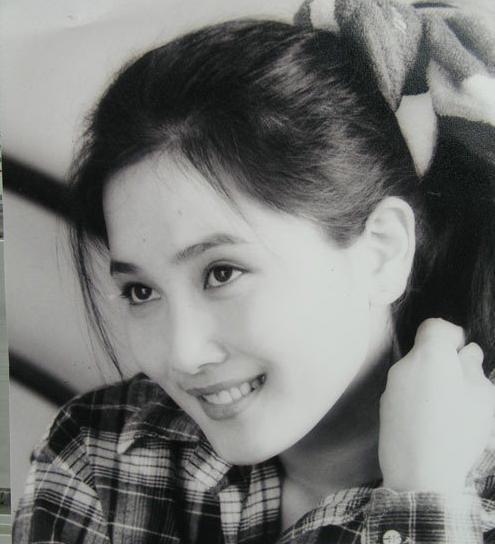 2011年,侯勇为潘雨辰抛弃发妻沈蓉,10年后沈蓉的现状如何?_腾讯新闻