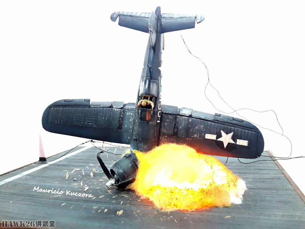 海盗残骸场景模型生动再现1945年f4u战斗机着舰失败瞬间