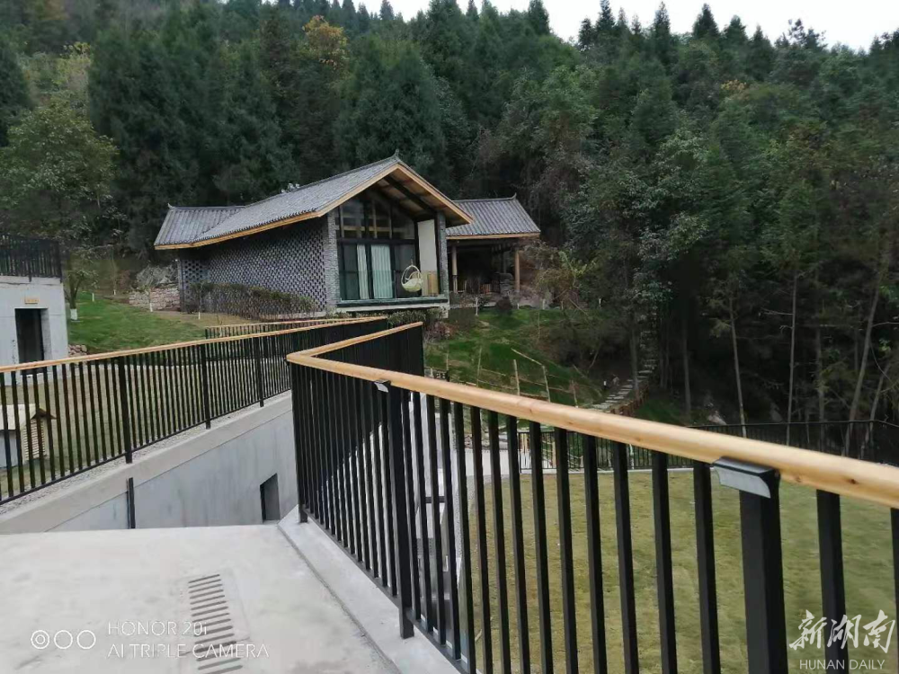 (府库村新建成的"202民俗村"旅游项目.