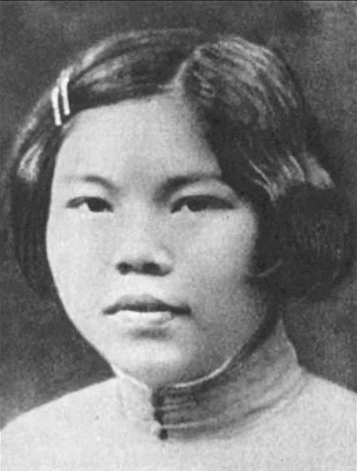 朱瑞将军曾在全面抗战爆发五周年的日子,写下过这样的话"她牺牲太早