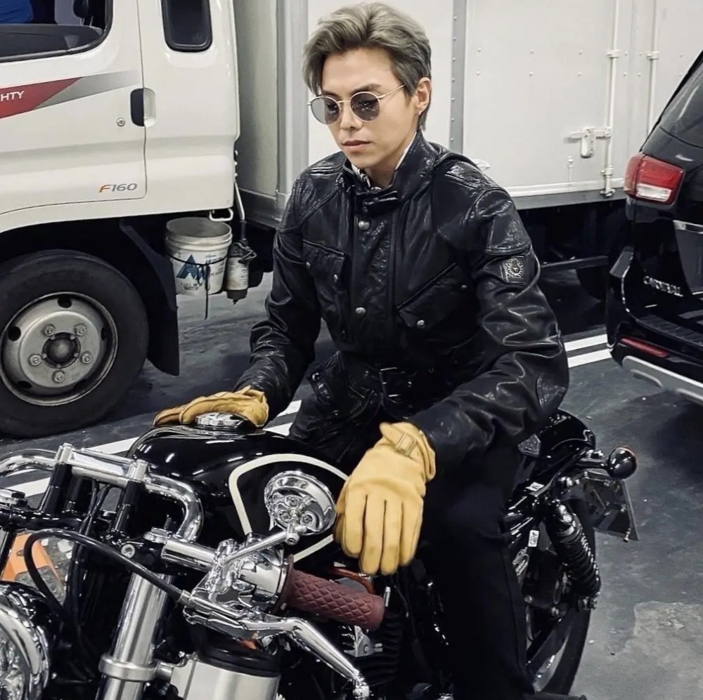 韩网热议顶楼洛根李扮演者陷弃养宠物争议疑因条件不允许