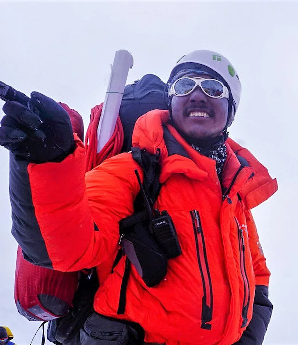 人类首度冬季登顶k2,一座"野蛮峰"的被征服史|珠峰|山峰|登山|尼泊尔