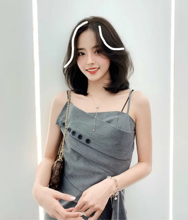 40岁女人头发不要剪太短,过年流行这3款落肩卷,时髦减龄又洋气_腾讯