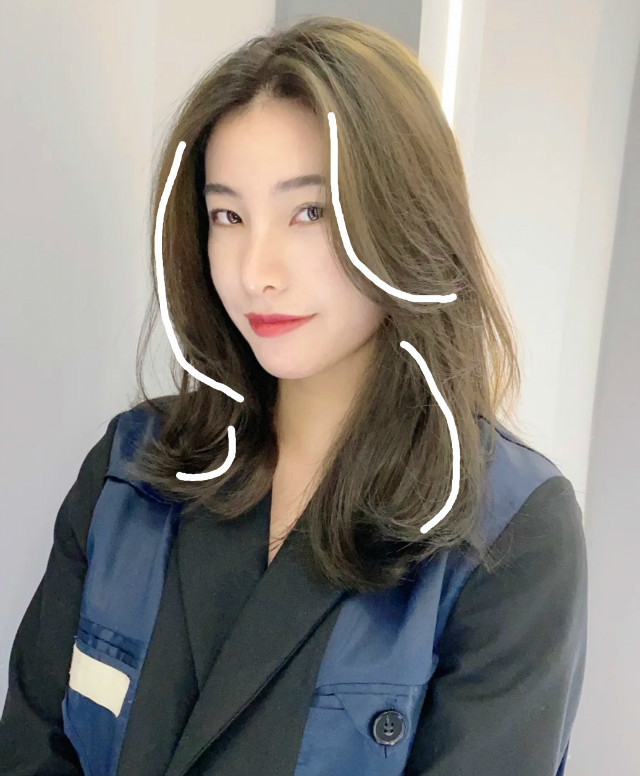 40岁女人头发不要剪太短,过年流行这3款落肩卷,时髦减龄又洋气_腾讯