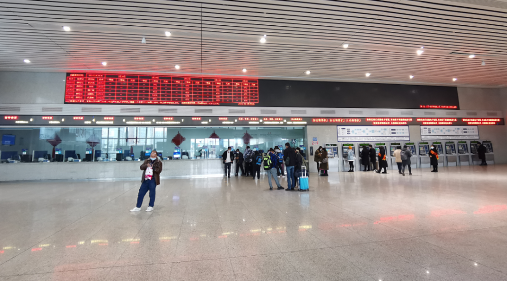 春运第一天贵阳北站是这样的