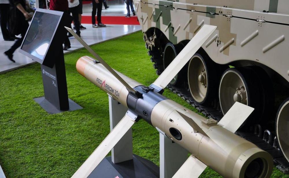 红箭10第一视角画面曝光,1800mm穿深洞穿坦克,一次可打残装甲旅