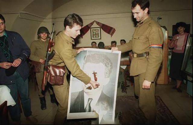 他是 中国的老朋友 从审判到枪决只用分钟 被打成了筛子 腾讯新闻