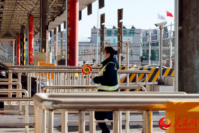 上午10点,位于北京的京开高速西红门收费站进出京方向车流通畅,秩序