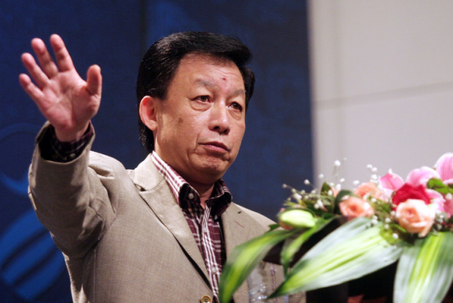易中天任教前期,当时的武大校长是刘道玉,他对于易中天来说,可谓是"
