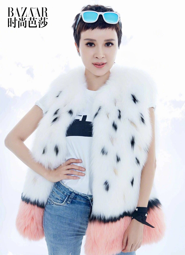 金巧巧自称演不了农村人，却凭一己之力，将时尚芭莎带回八十年代