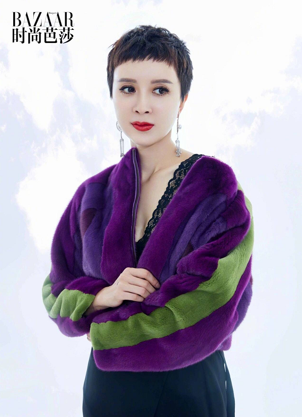 金巧巧自称演不了农村人，却凭一己之力，将时尚芭莎带回八十年代