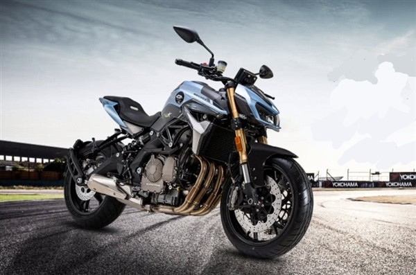 牵引五菱之光狂飙 把拖车的活给干了|摩托车|五菱之光|黄龙600|贝纳利