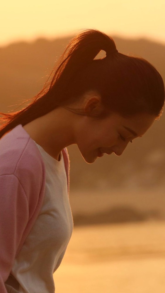 超甜明星李沁侧面身材零赘肉这腿艳压群芳