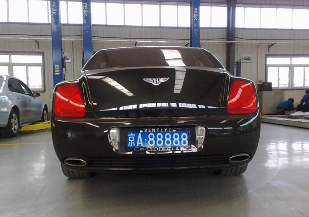 首位买法拉利的中国人坐拥京a88888车牌被人称为北京首富