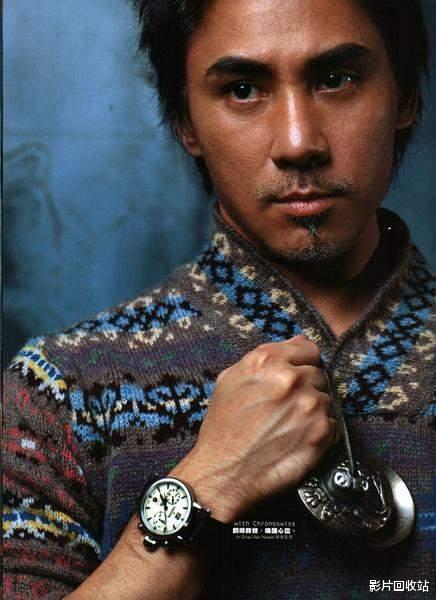 如果说李克勤是因为外貌而成不了四大天王,那港乐诗人黄凯芹呢?