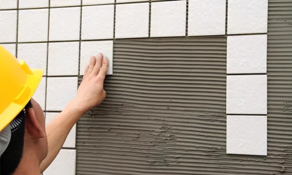 既然瓷砖胶相较水泥铺贴优势多,为什么泥瓦工还是喜欢用水泥呢?