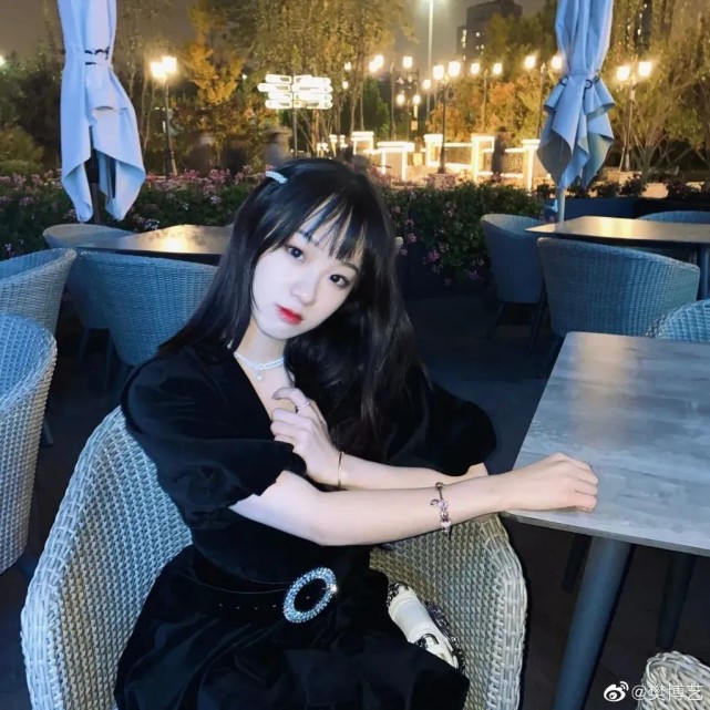 华晨宇刚官宣生女,新女友身份就疑似曝光,曾发文暗示怀念花花