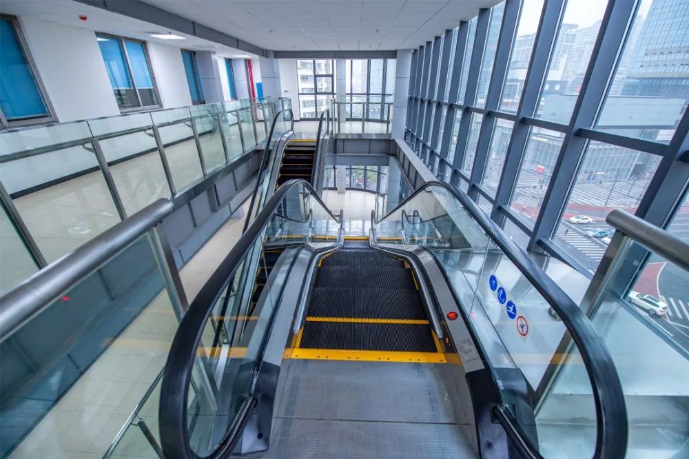 点赞湖南省人民医院天心阁院区门诊自动扶梯正式启用