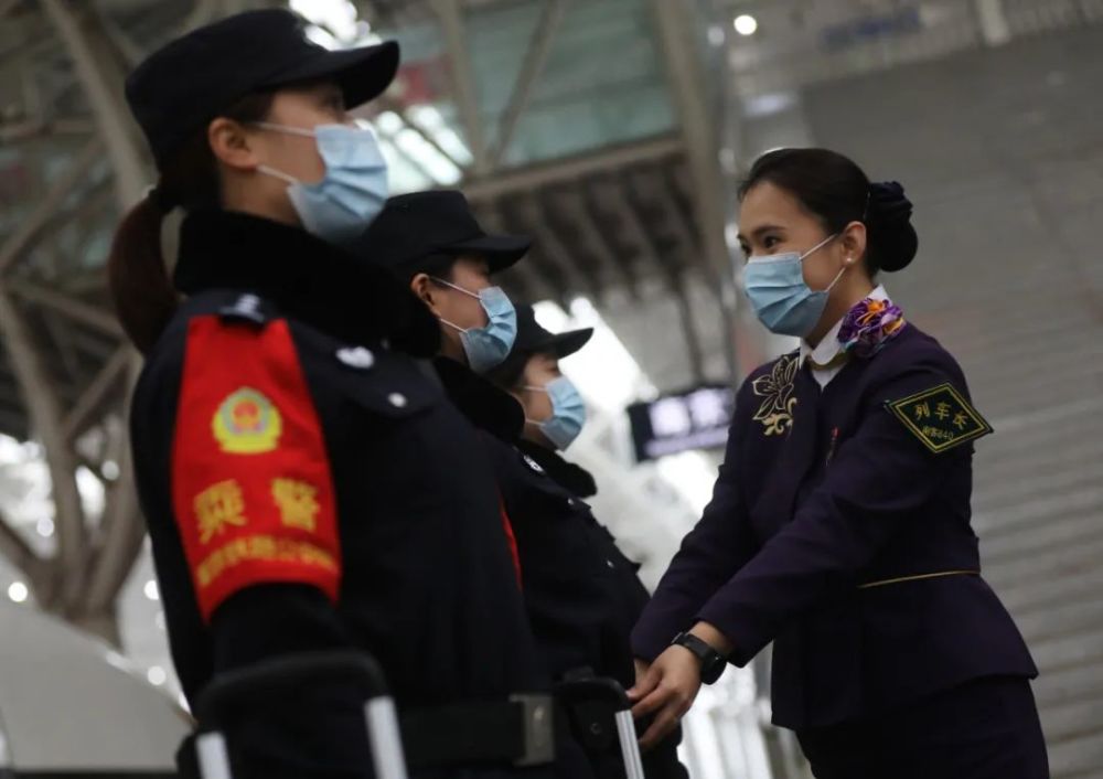 飒女子乘警组首次亮相护航春运