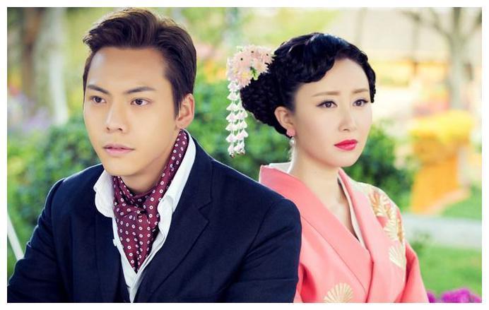 天鹅夫妇再合体舒畅晒与陈伟霆合照粉丝太养眼