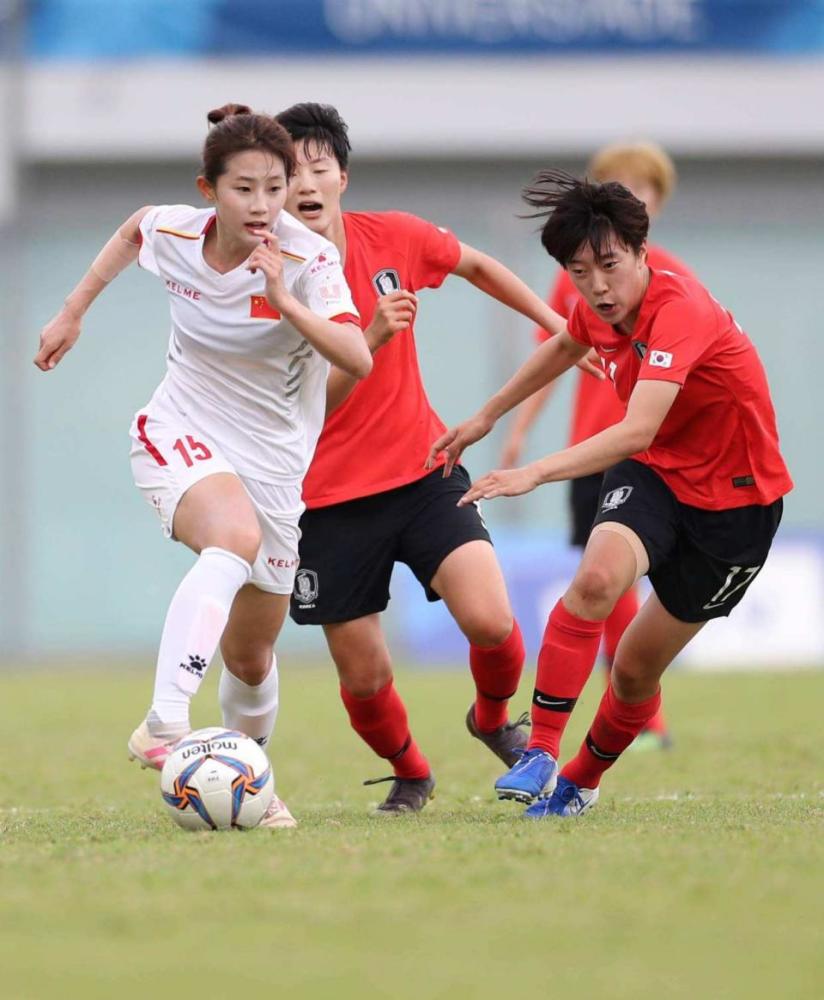 申花21岁最美女足运动员宣布退役其父亲想让孩子换个身份