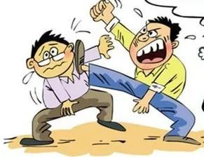 通辽3 名男子家中饮酒,酒桌互殴(打架成本12万)