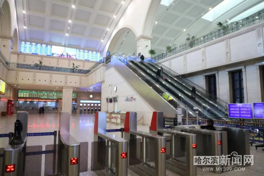 为去年同期的57春运首日哈站运客4000余人次