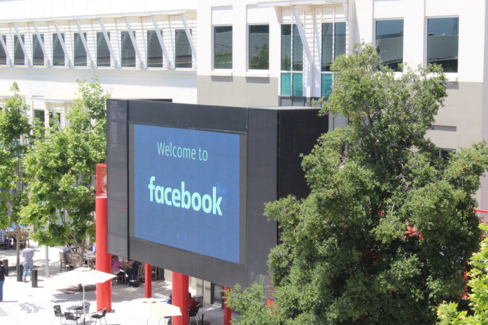 脸书和苹果掐起来了扎克伯格直言苹果公司正成最大竞争对手