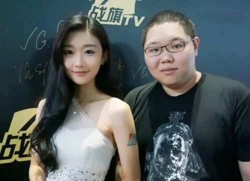 pdd直播谈"氪金""催婚":这理解是在大气层,对沈灵敏百分百信任!