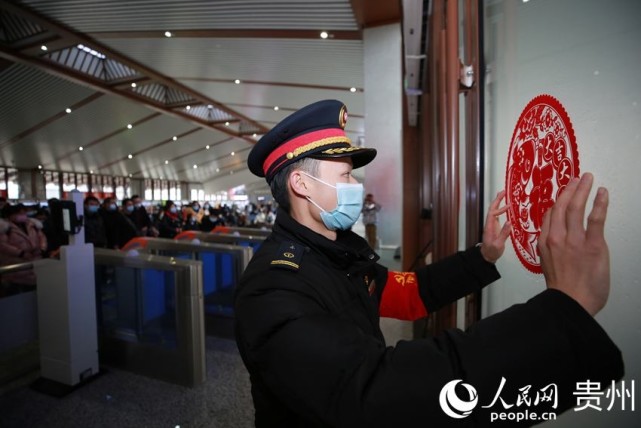 毕节高铁站当天旅客量有所上升,在做好春运相关工作同时,车站工作人员