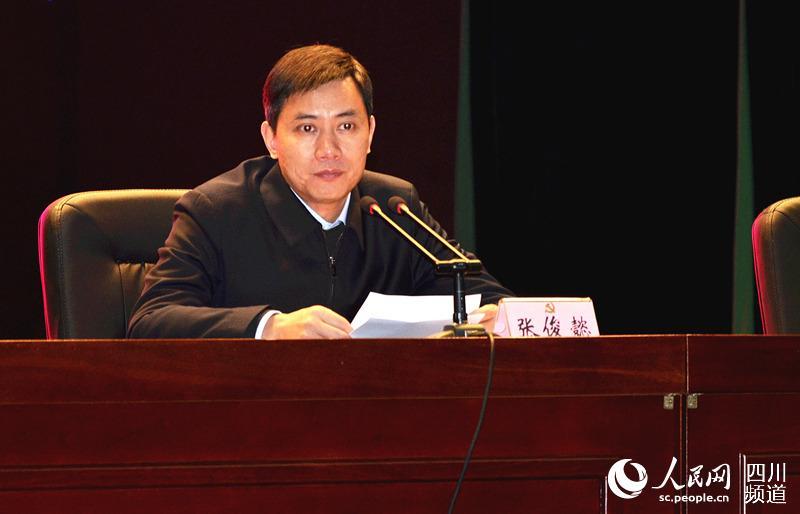 四川广汉:市委书记为新一届村(社区)党组织书记上第一课