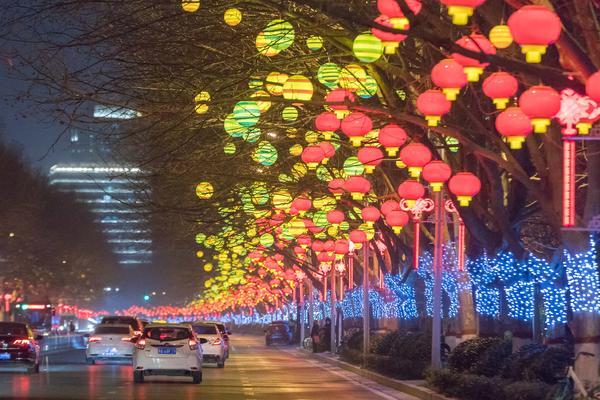 据郑州市城管局城市照明管理处相关负责人介绍,今年春节和元宵节,郑州