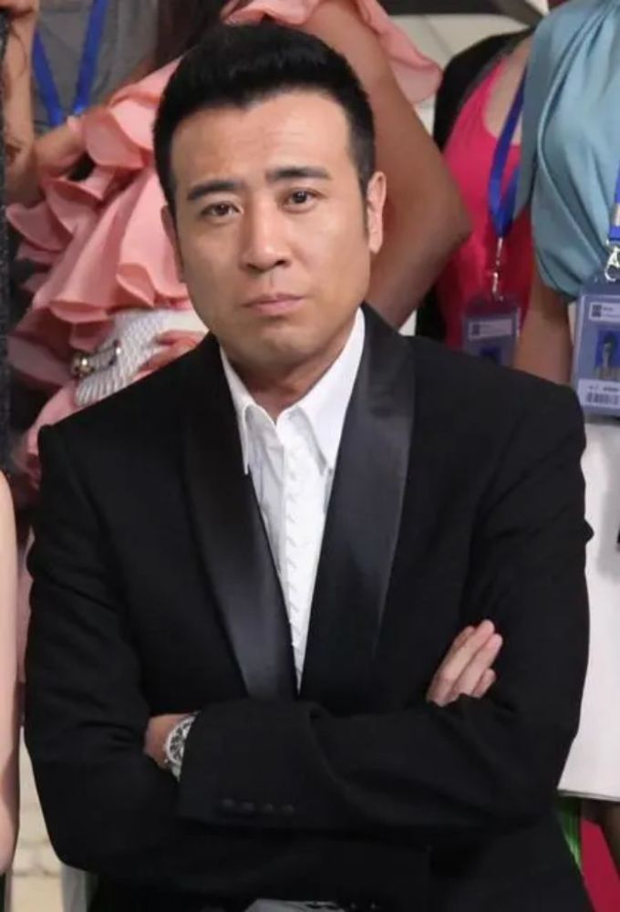 于和伟甜蜜爆料与妻子的爱情两人青梅竹马夫妻深情感动众人