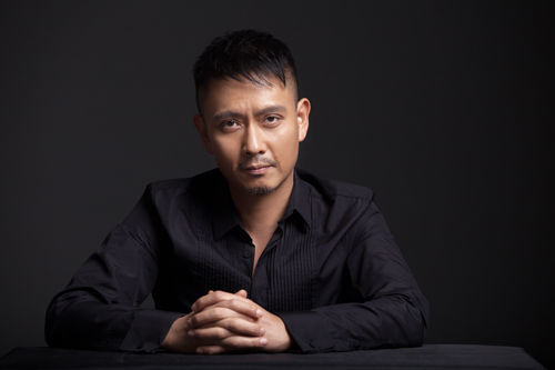 25岁出道曾力压张国荣为救人烧伤却低调不语