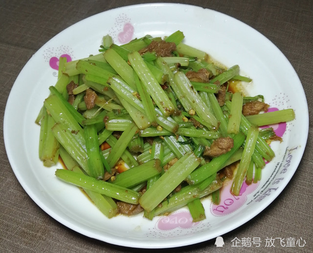 家常芹菜炒肉絲怎麼炒脆嫩又好吃掌握正確竅門簡單快手又下飯