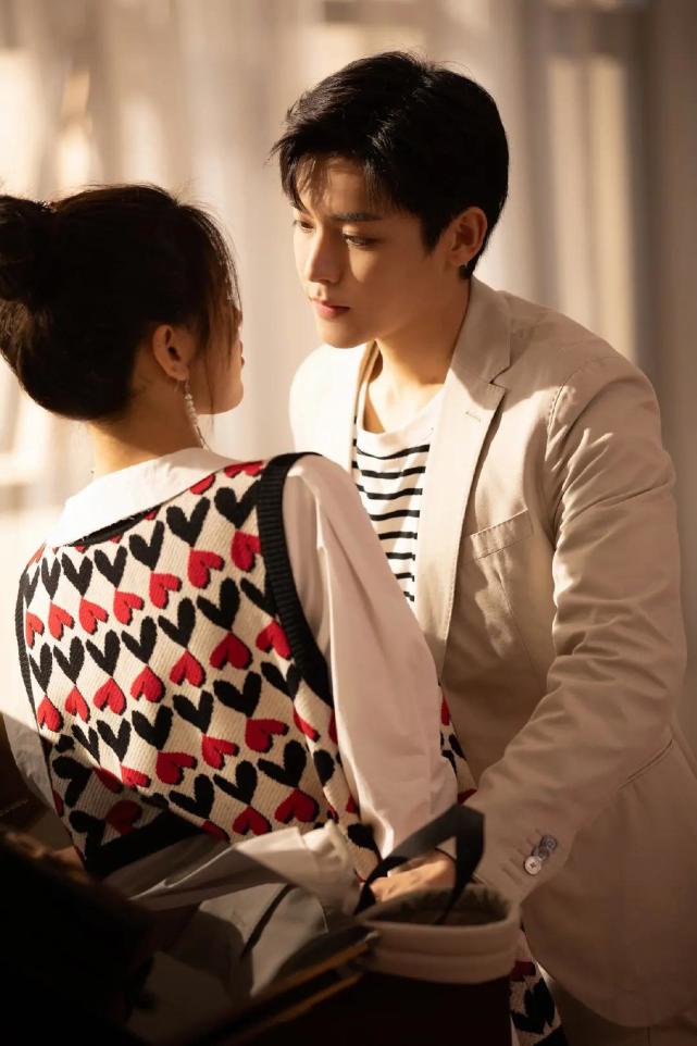 平行时空遇见你杨超越侯明昊拍吻戏太甜蜜网友快去民政局