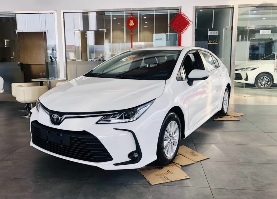 随着2021款丰田卡罗拉1.5l车型到店,咱一起去看看入门级的1.