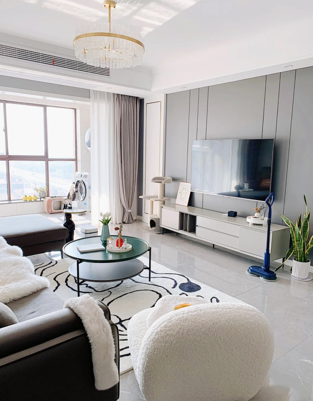 照着网上装的新房很满意,全屋贴墙布,高级有质感,电视墙太漂亮