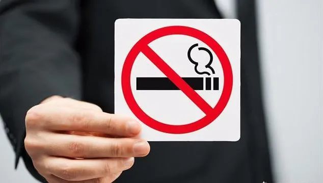 肺癌|40岁男子戒烟一年后查出肺癌离世，医生：这3处“疼”要当心