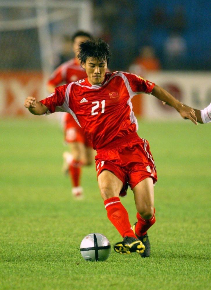 米卢2002年没带李明去韩国用孙继海打右前卫李霄鹏打中路