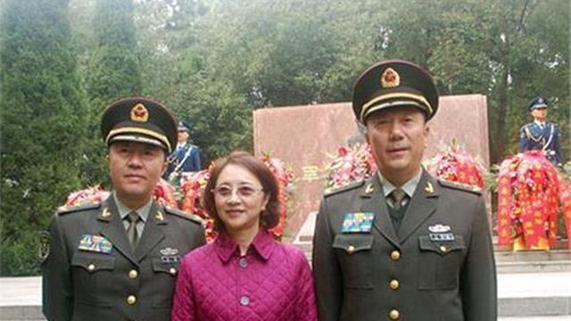 开国上将杨成武的子女长子是少将次子是中将女儿更厉害