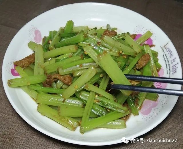 家常芹菜炒肉絲怎麼炒脆嫩又好吃教你正確竅門簡單快手又下飯