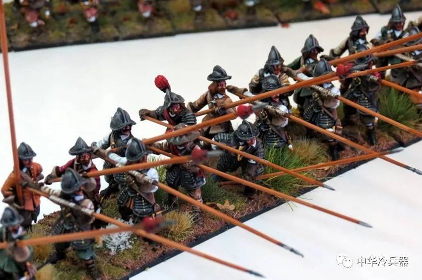 在百科词条里,"马步"被描述为所谓"拒马步",声称是"步兵手持长枪,抵抗