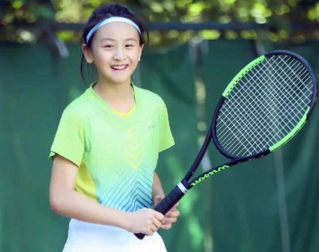有种发育过猛叫田亮女儿11岁身高近1米7身材比例很吸睛