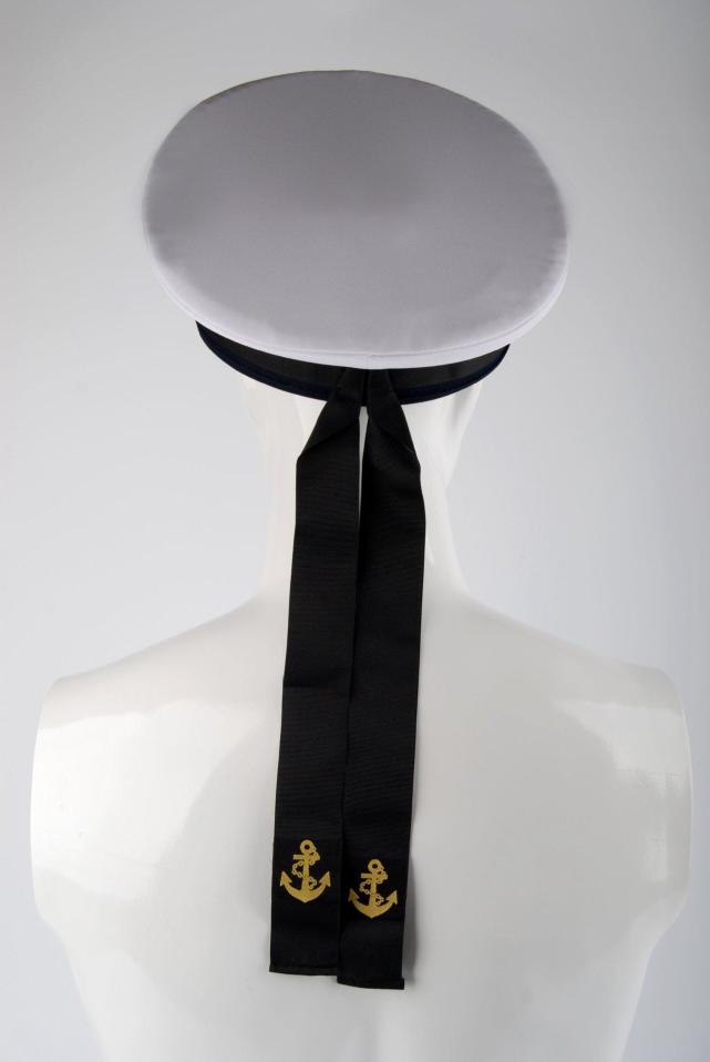 海军军帽上的两根飘带到底有啥作用?看似不起眼,其实作用很大