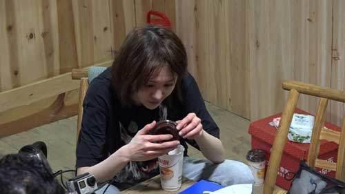 深扒郑爽发疯之路,网友:2015年她发生了什么?像换了个人?