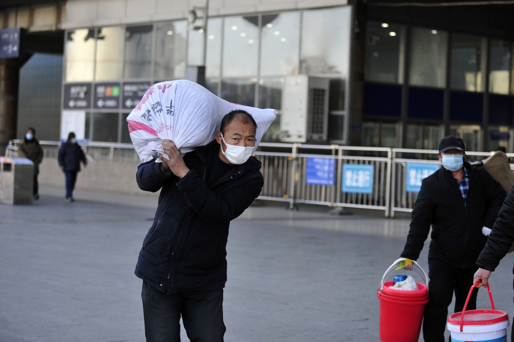 2021年春运第一天车站表情