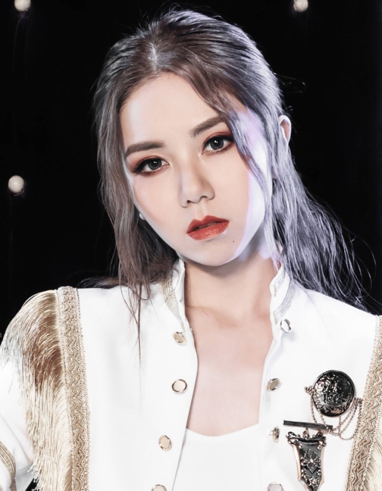 天不怕地不怕,就怕邓紫棋不化妆,这素颜脸:是我瞎了吗?