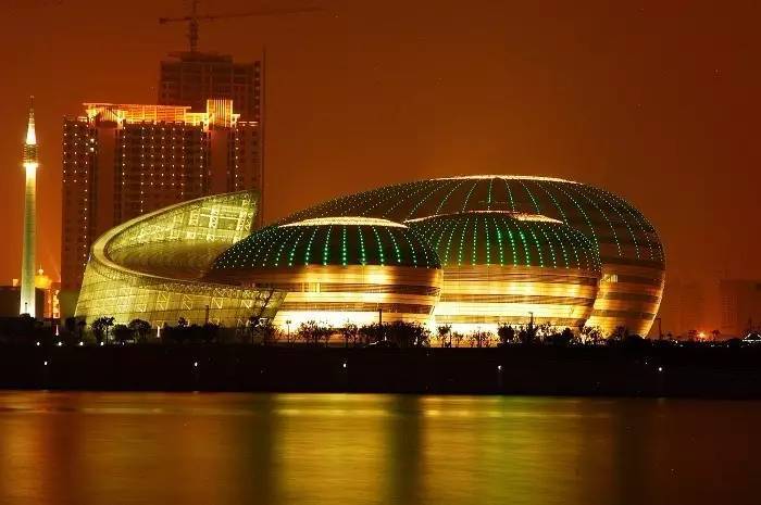 郑州继"大玉米"后,又一地标火了,斥资近10亿造型像"金蛋"