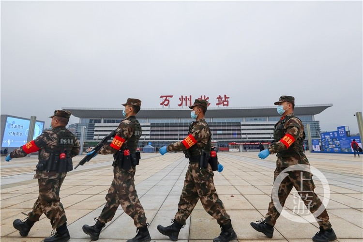 "28日上午9时,担负万州北站巡逻任务的武警重庆总队执勤第三支队三